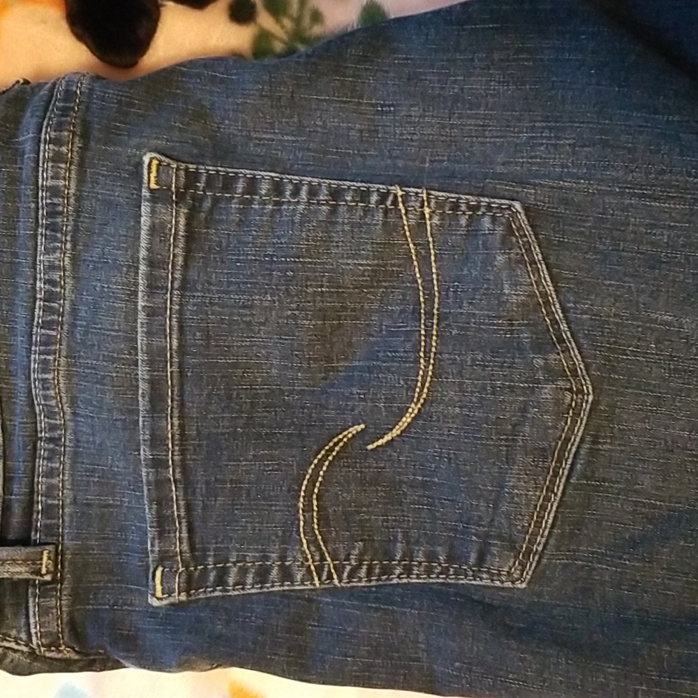 Levi's - Picture 4 of 5